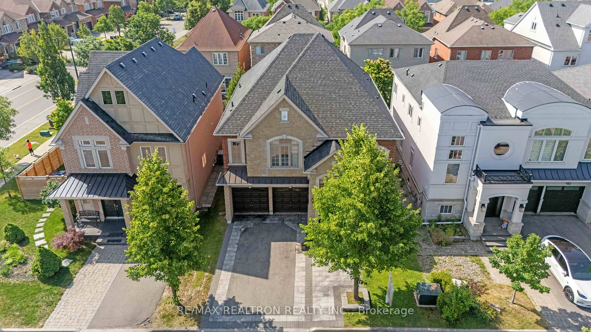 Photo 2 of 7 Randolph Drive, Vaughan, Patterson — HOMEH
