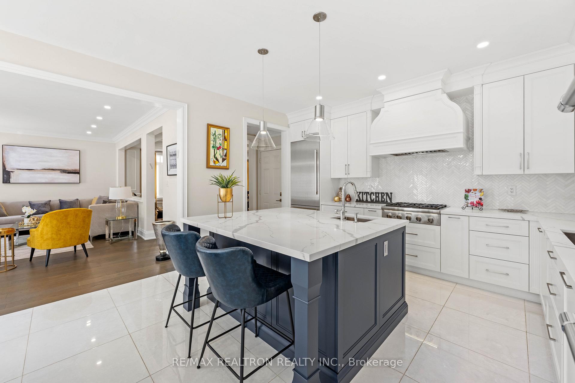 Photo 10 of 7 Randolph Drive, Vaughan, Patterson — HOMEH