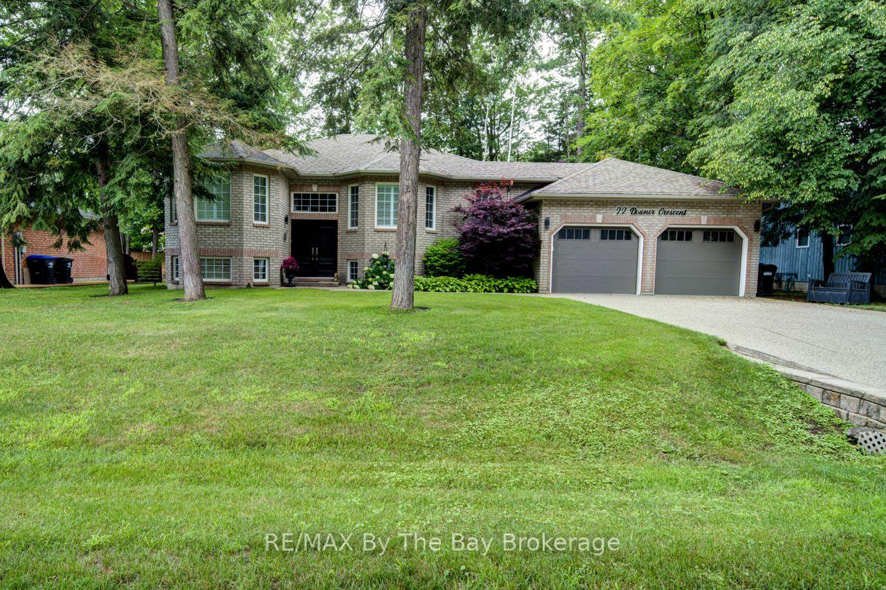 Photo 2 of 22 Downer Crescent, Wasaga Beach — HOMEH