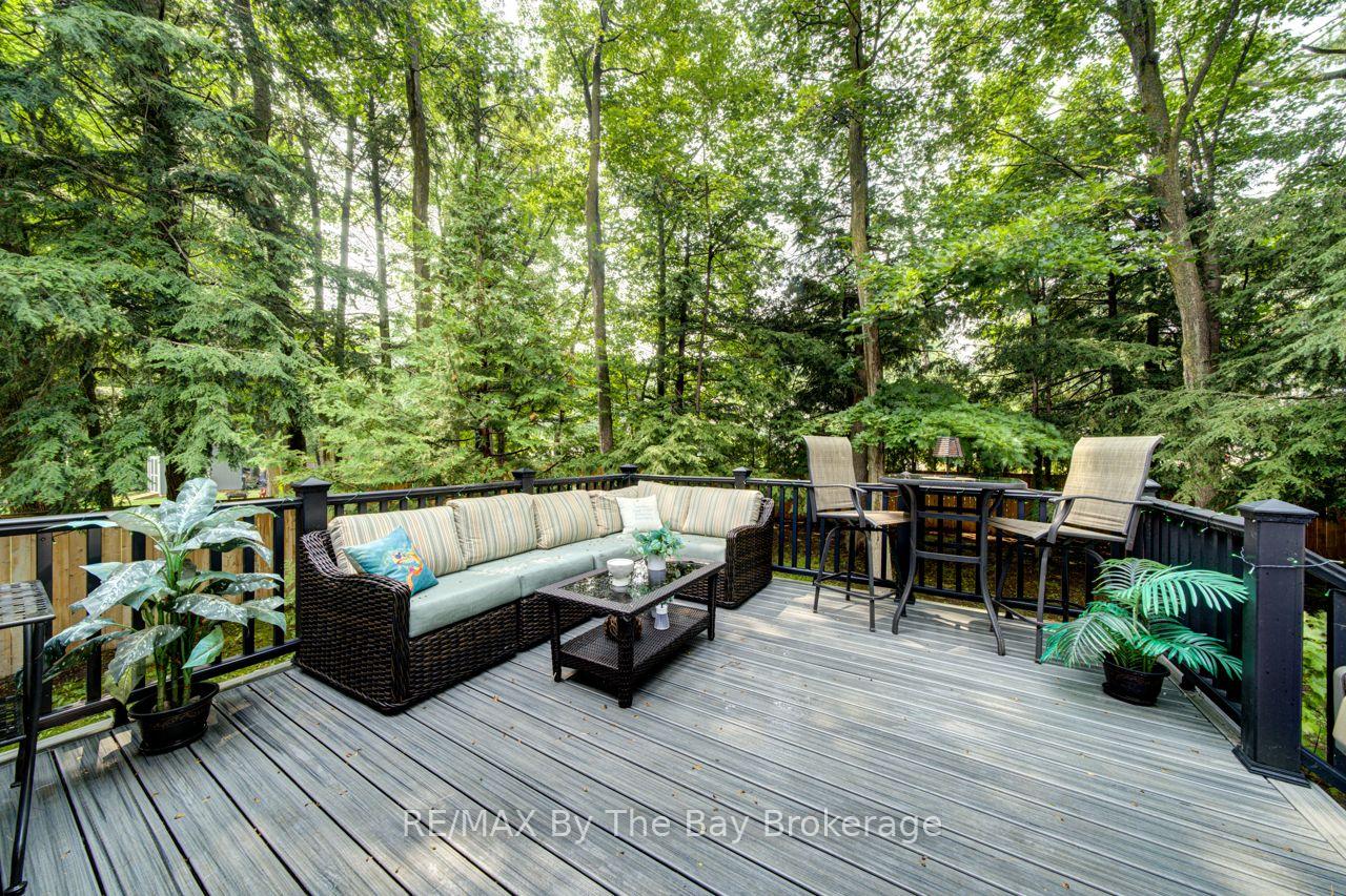 Photo 3 of 22 Downer Crescent, Wasaga Beach — HOMEH