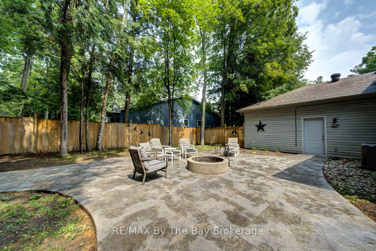 Photo 6 of 22 Downer Crescent, Wasaga Beach — HOMEH