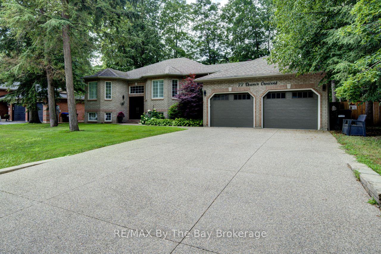 Photo 7 of 22 Downer Crescent, Wasaga Beach — HOMEH