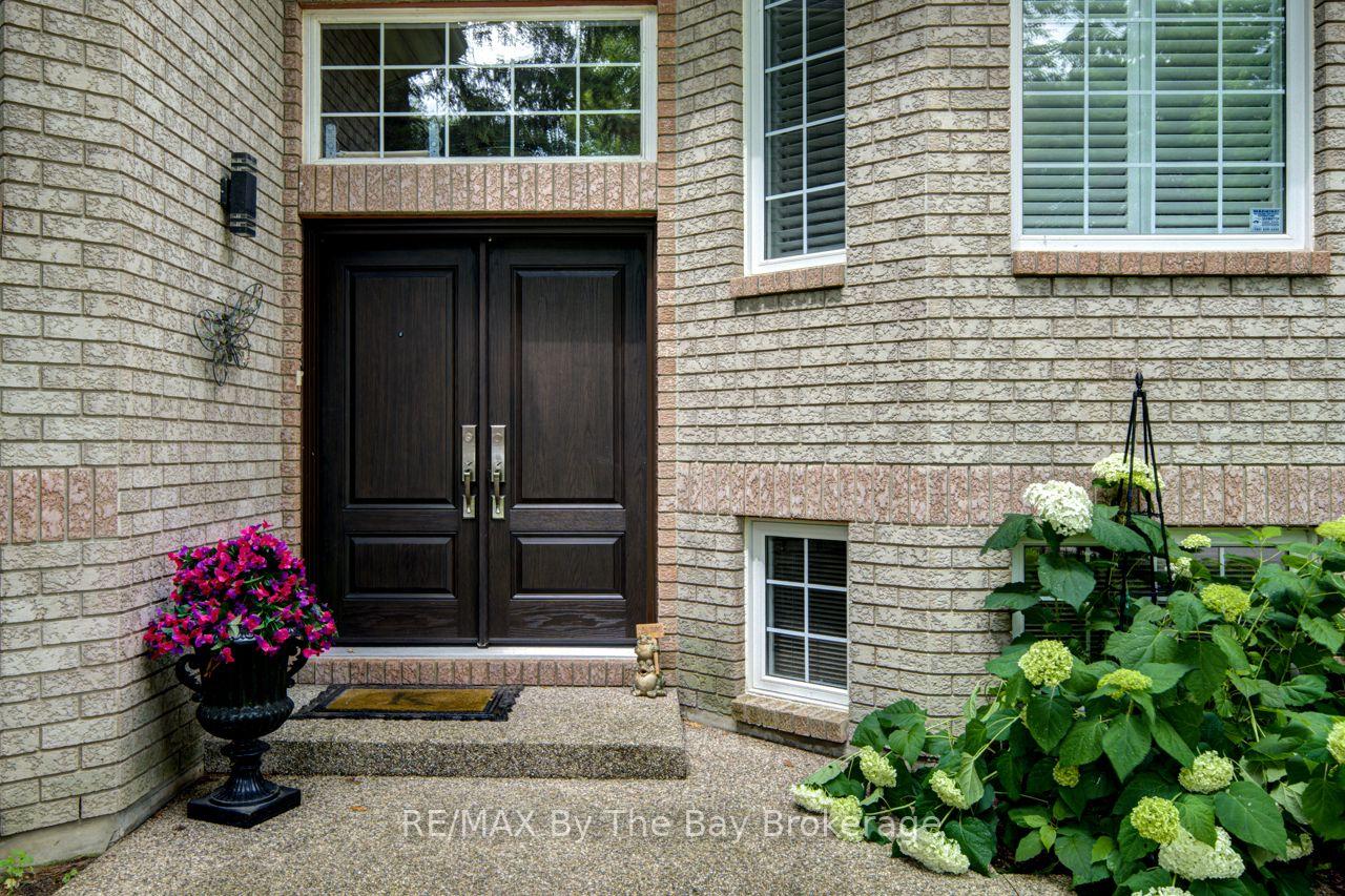 Photo 9 of 22 Downer Crescent, Wasaga Beach — HOMEH