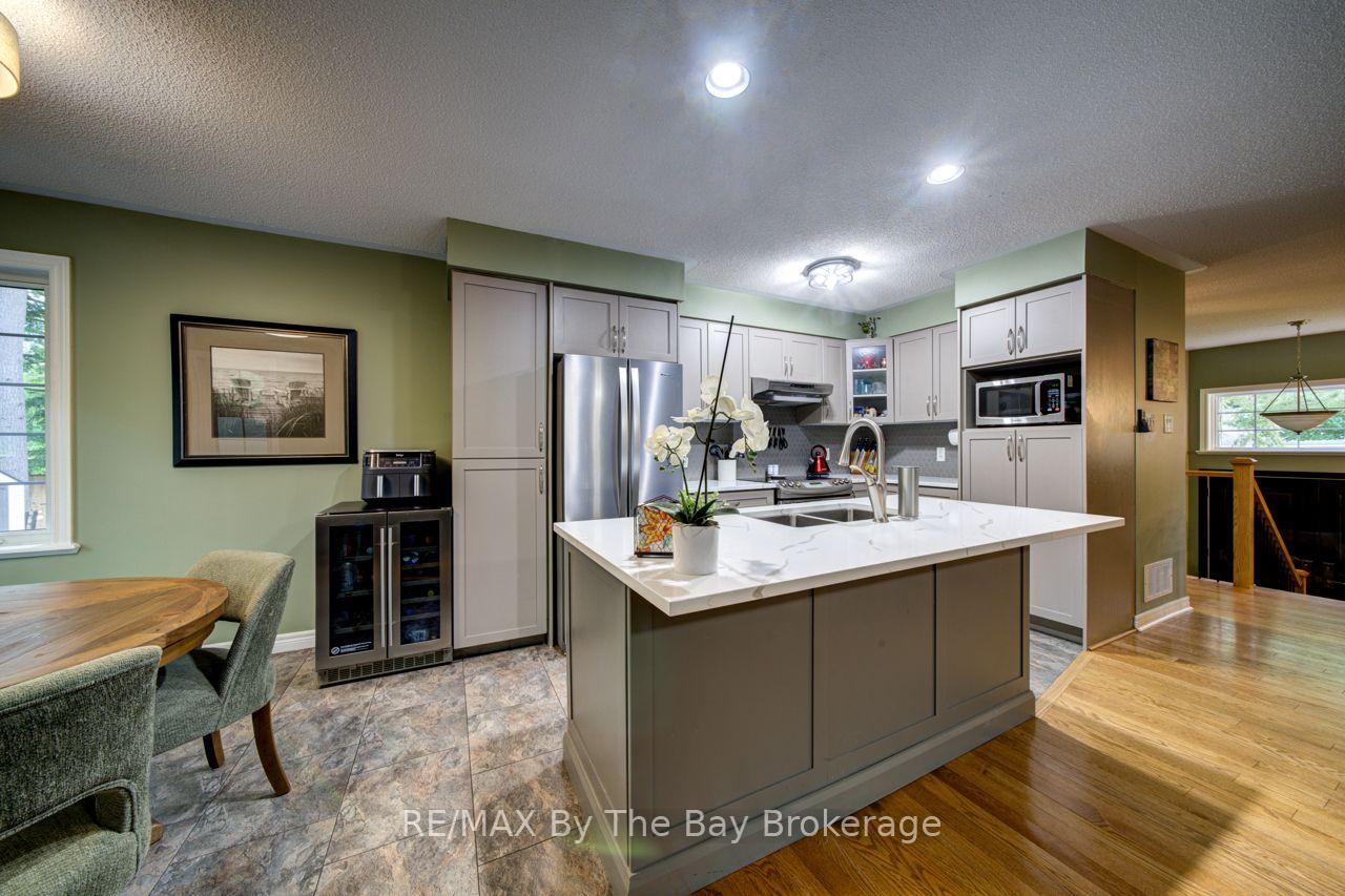 Photo 15 of 22 Downer Crescent, Wasaga Beach — HOMEH