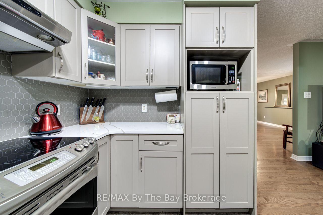 Photo 16 of 22 Downer Crescent, Wasaga Beach — HOMEH
