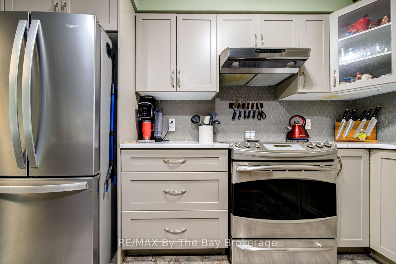 Photo 17 of 22 Downer Crescent, Wasaga Beach — HOMEH