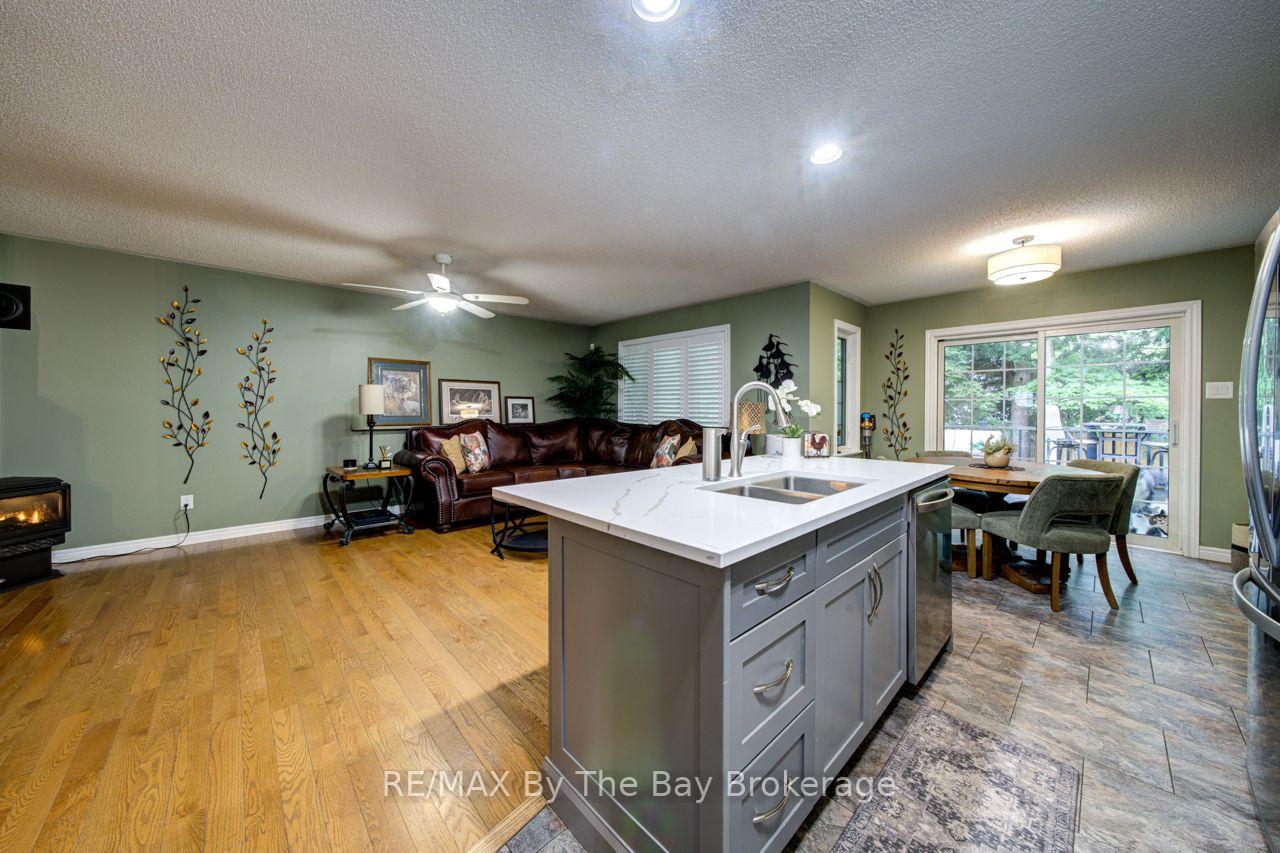 Photo 19 of 22 Downer Crescent, Wasaga Beach — HOMEH