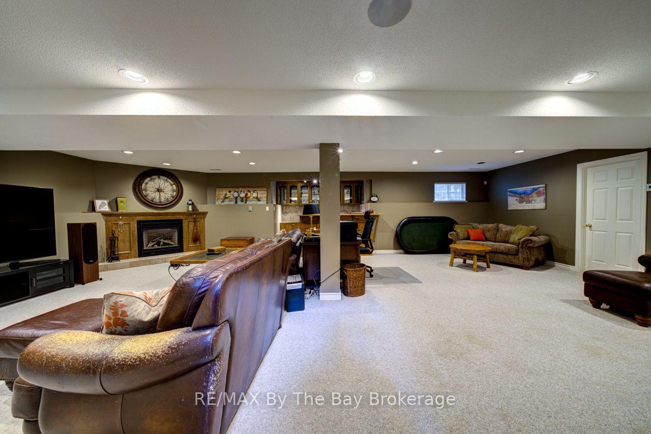 Photo 32 of 22 Downer Crescent, Wasaga Beach — HOMEH