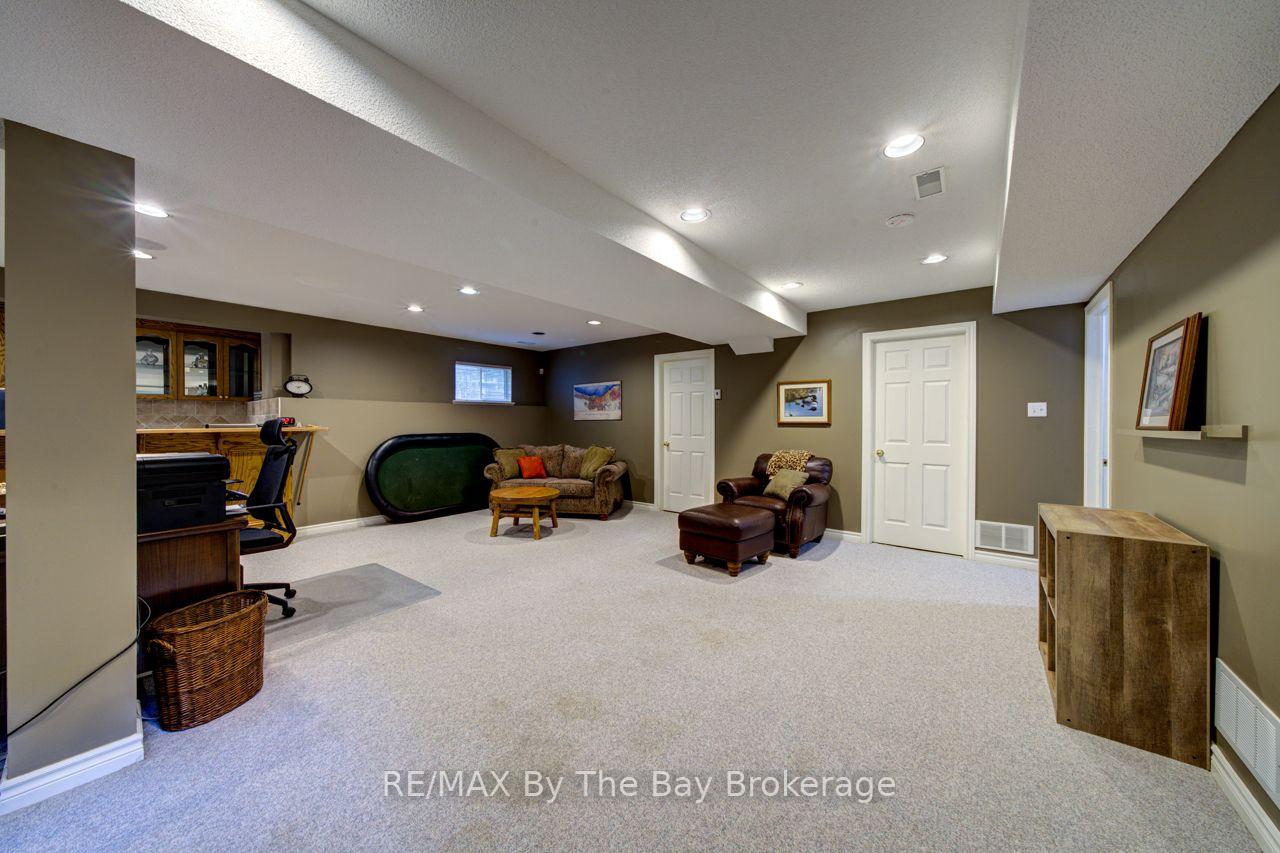 Photo 33 of 22 Downer Crescent, Wasaga Beach — HOMEH