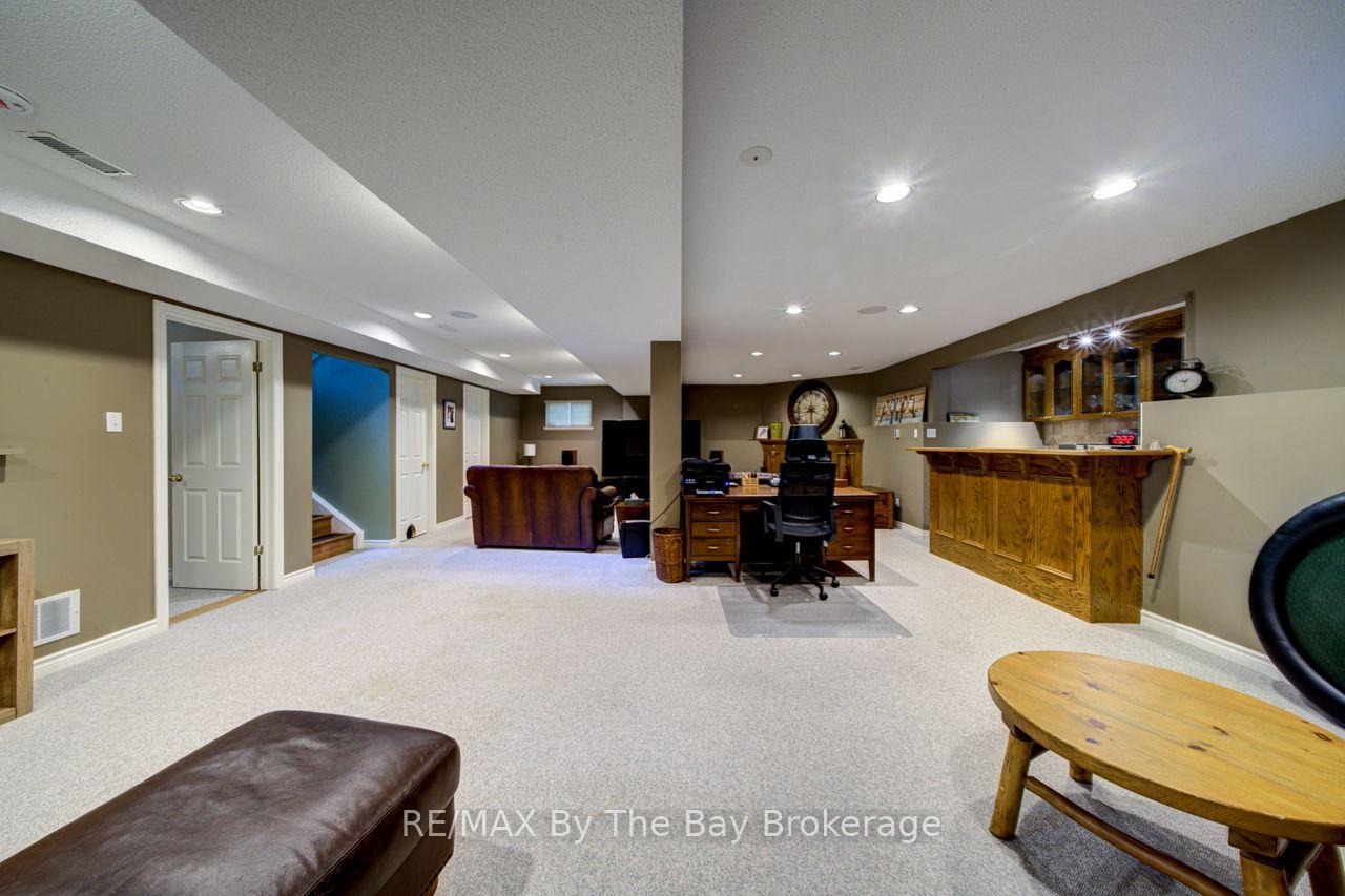Photo 34 of 22 Downer Crescent, Wasaga Beach — HOMEH