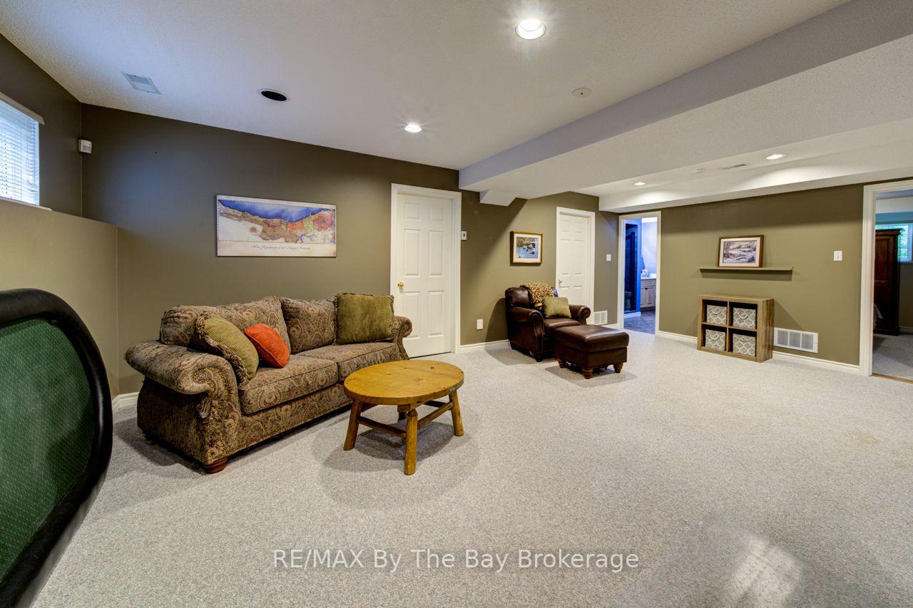 Photo 35 of 22 Downer Crescent, Wasaga Beach — HOMEH