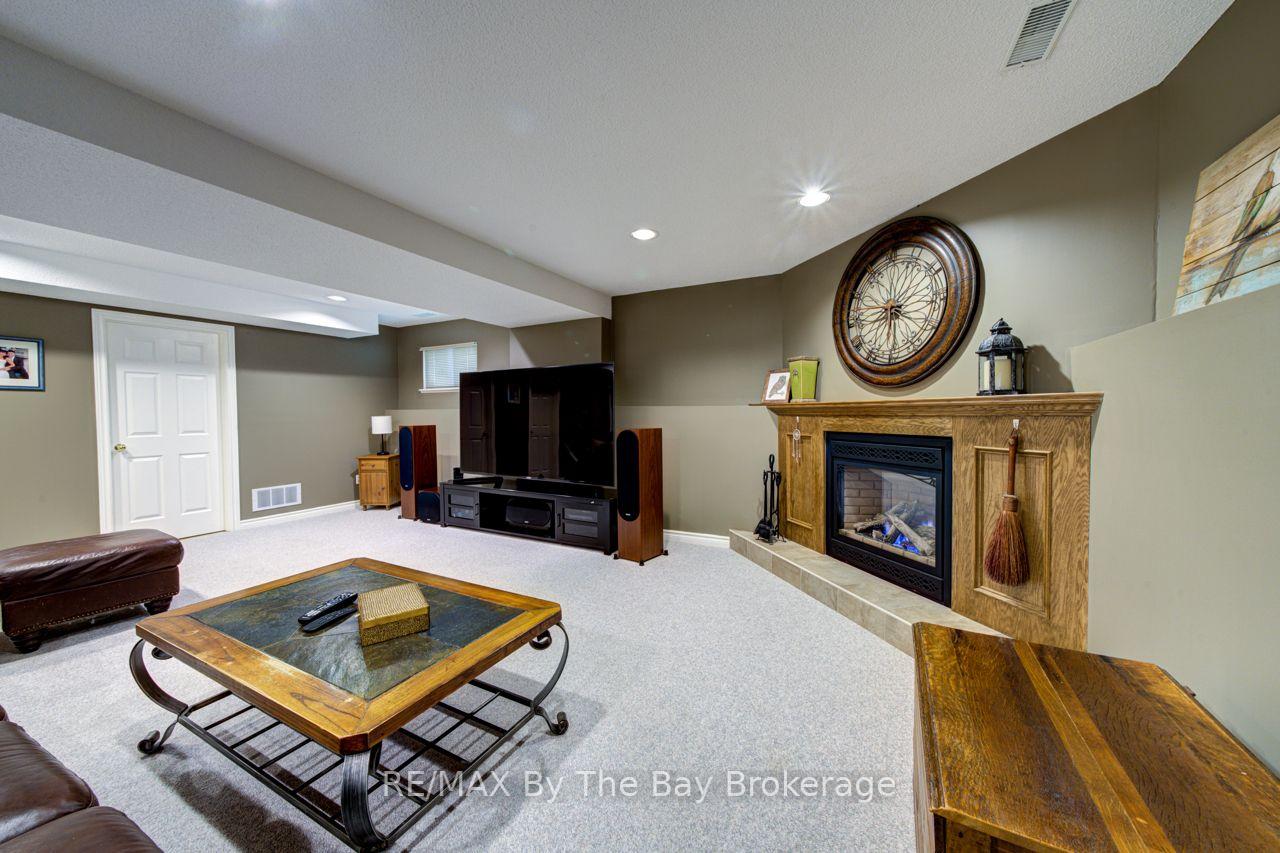 Photo 36 of 22 Downer Crescent, Wasaga Beach — HOMEH