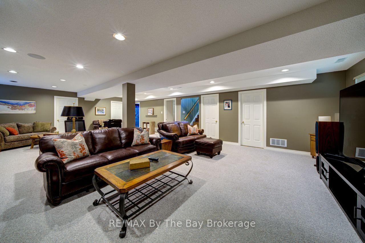 Photo 37 of 22 Downer Crescent, Wasaga Beach — HOMEH