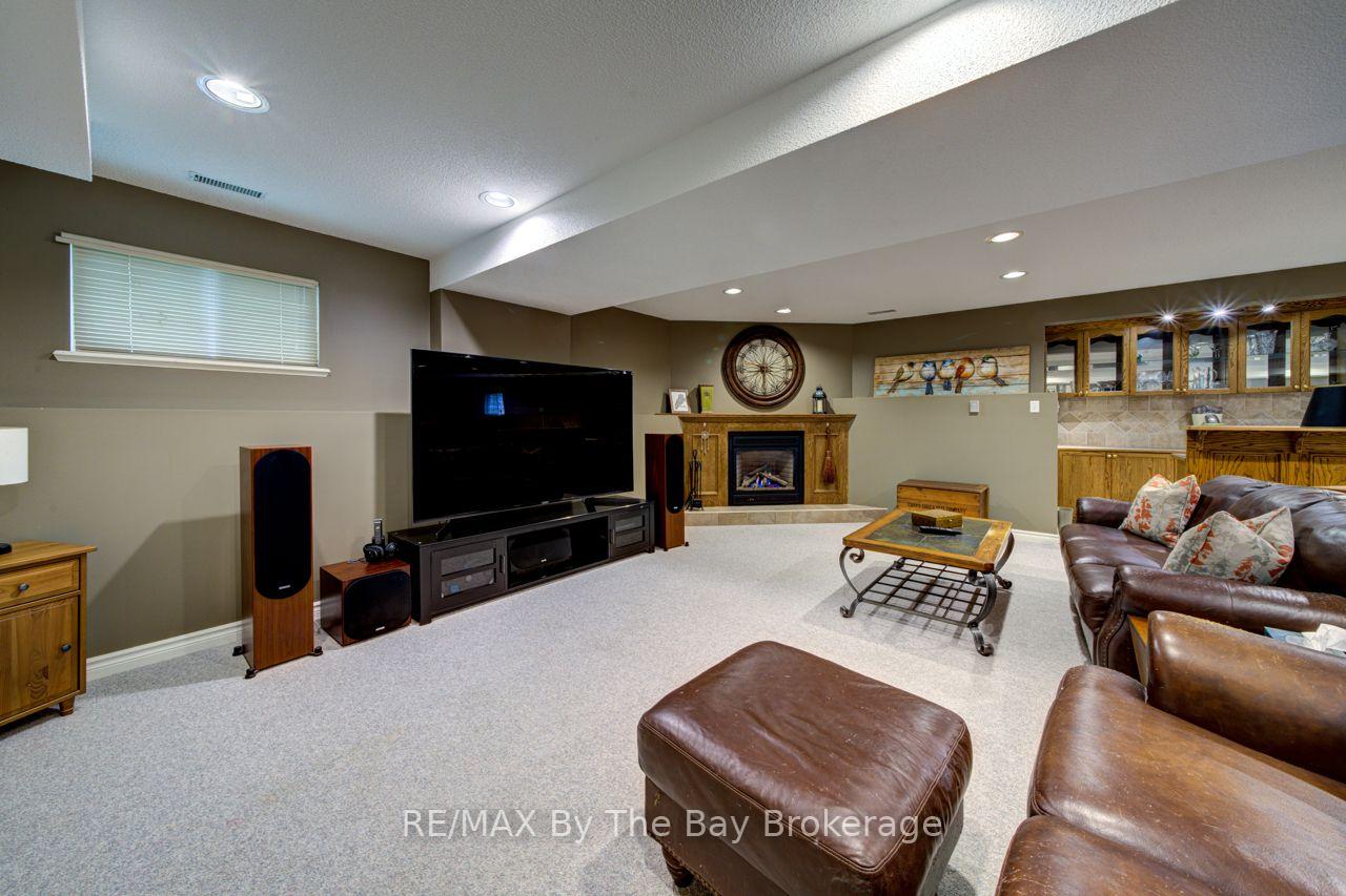 Photo 38 of 22 Downer Crescent, Wasaga Beach — HOMEH