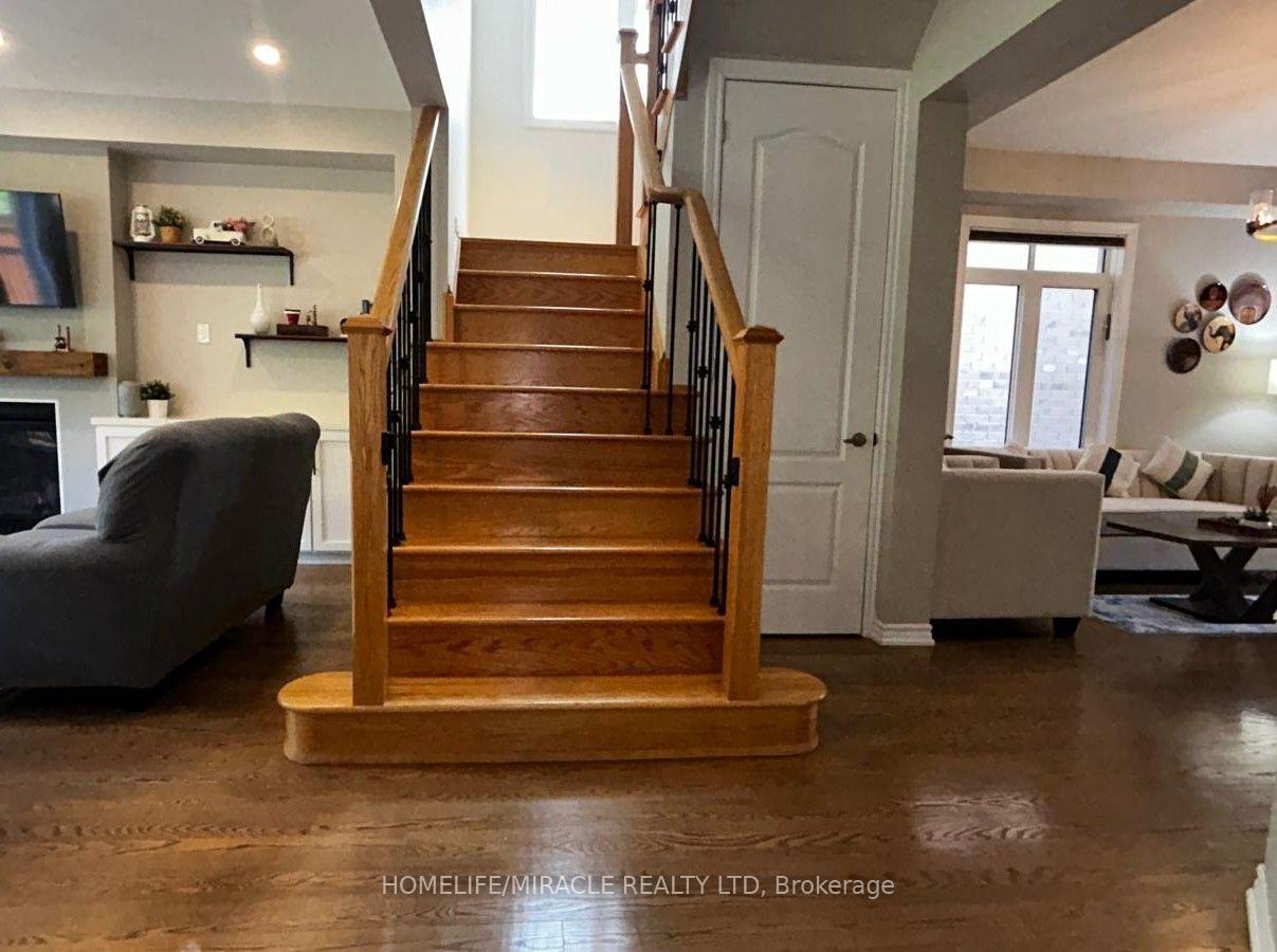 Photo 9 of 185 Thornbush Boulevard, Brampton, Northwest Brampton — HOMEH