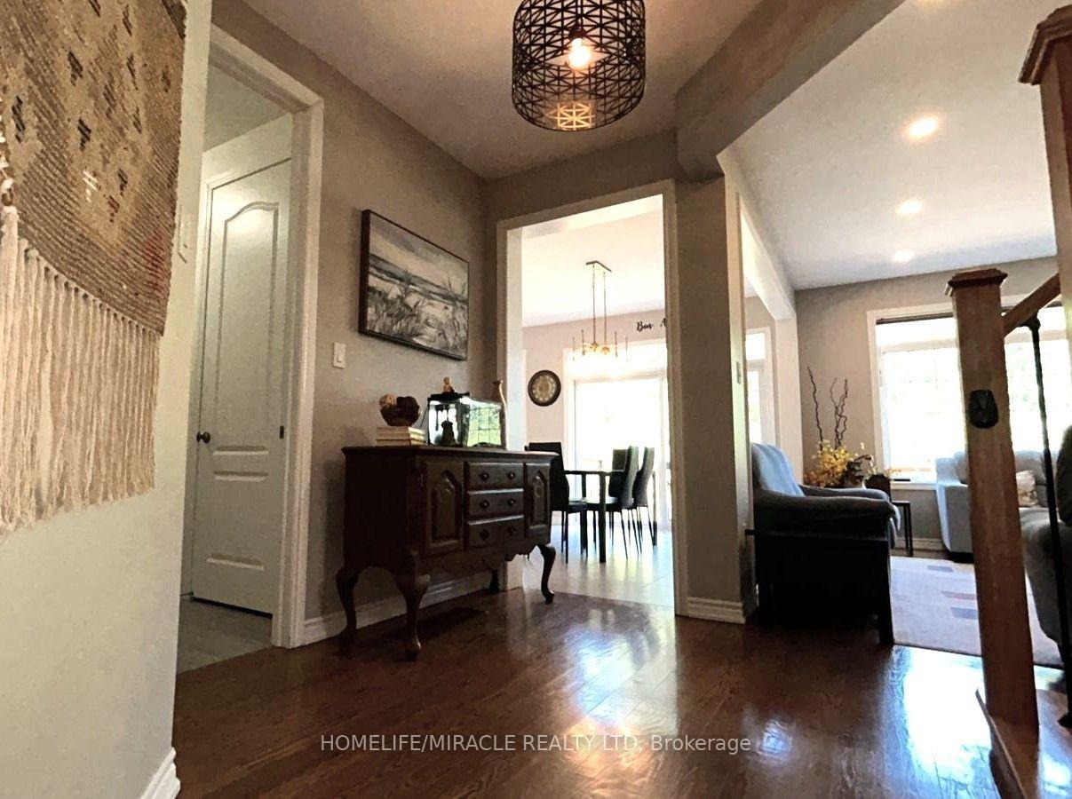Photo 10 of 185 Thornbush Boulevard, Brampton, Northwest Brampton — HOMEH