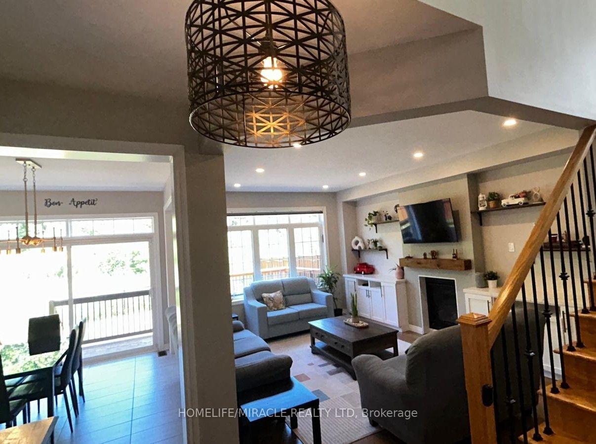 Photo 12 of 185 Thornbush Boulevard, Brampton, Northwest Brampton — HOMEH