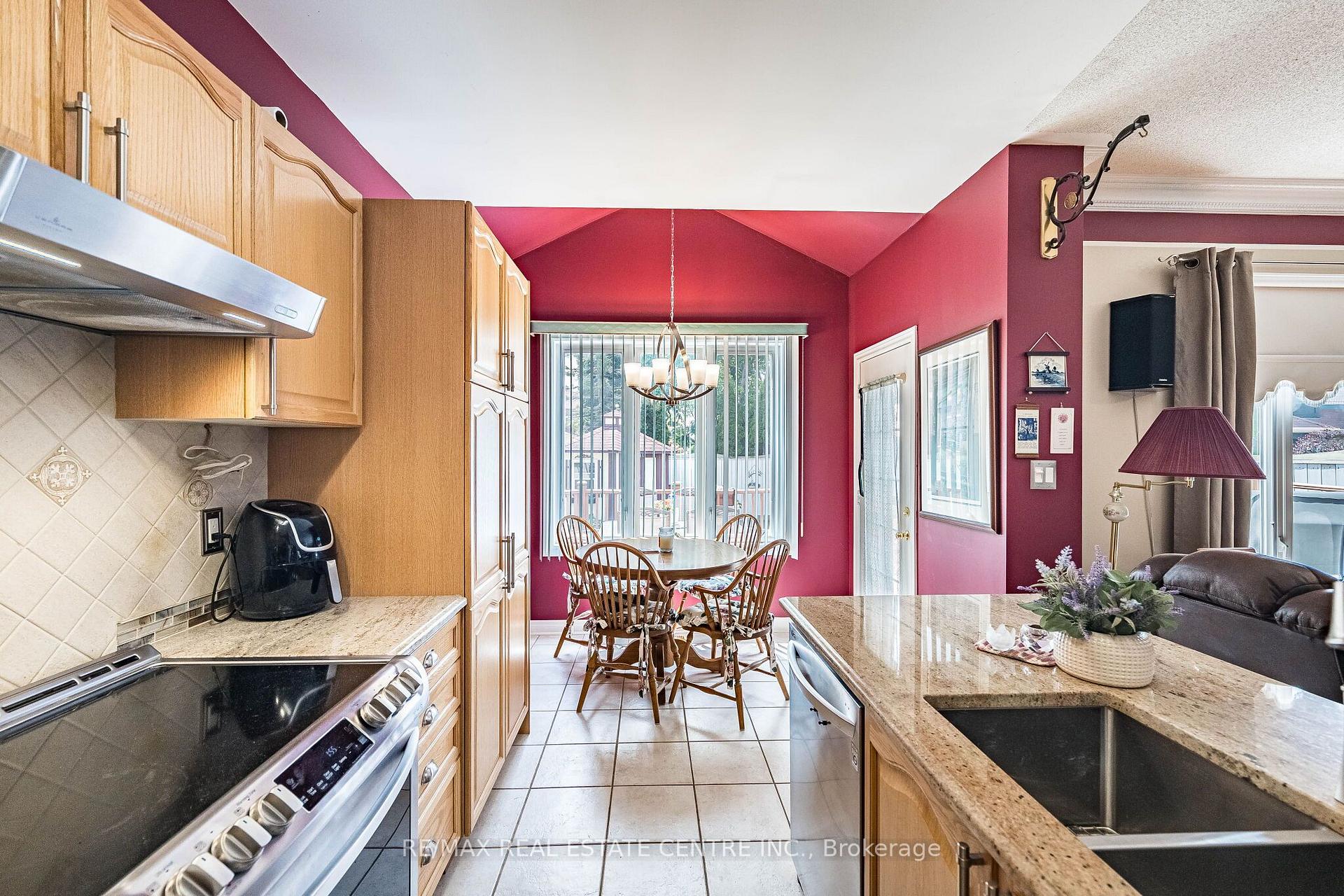 Photo 12 of 26 Ballyduff Place, Brampton, Snelgrove — HOMEH