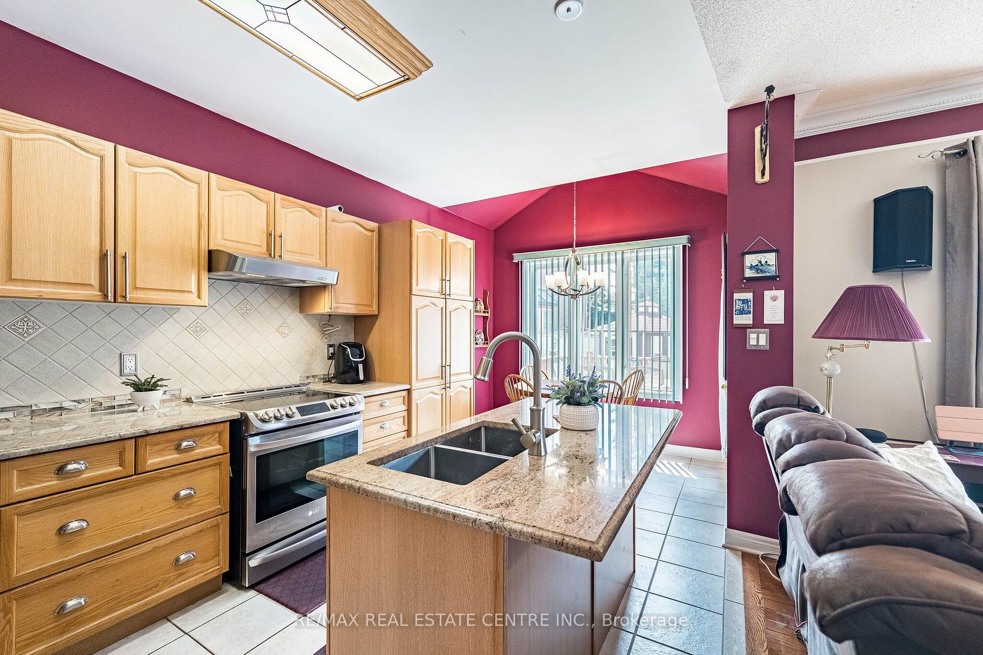 Photo 13 of 26 Ballyduff Place, Brampton, Snelgrove — HOMEH
