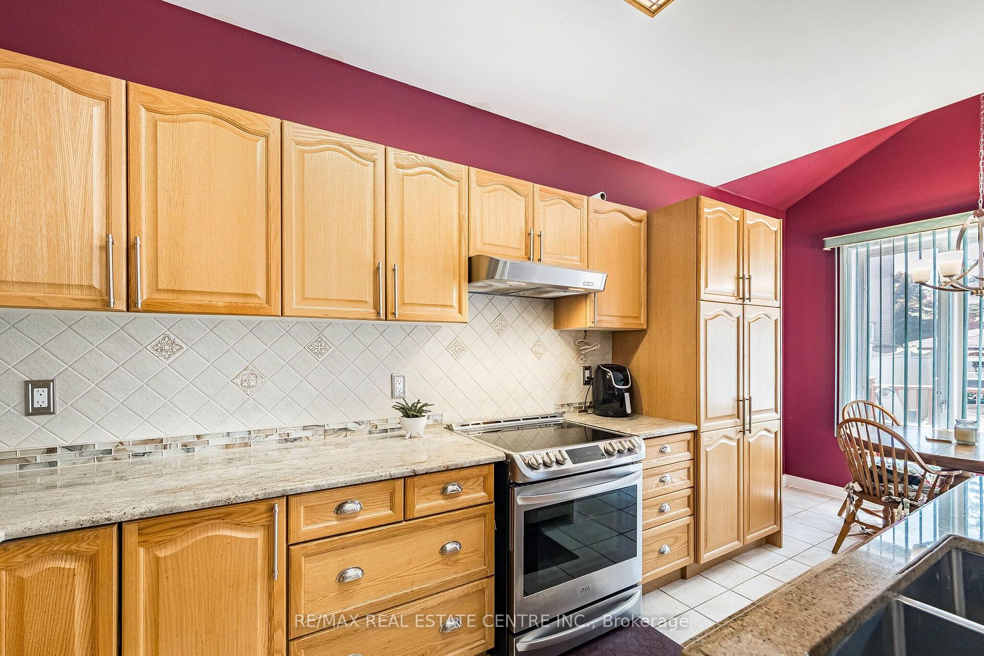 Photo 17 of 26 Ballyduff Place, Brampton, Snelgrove — HOMEH
