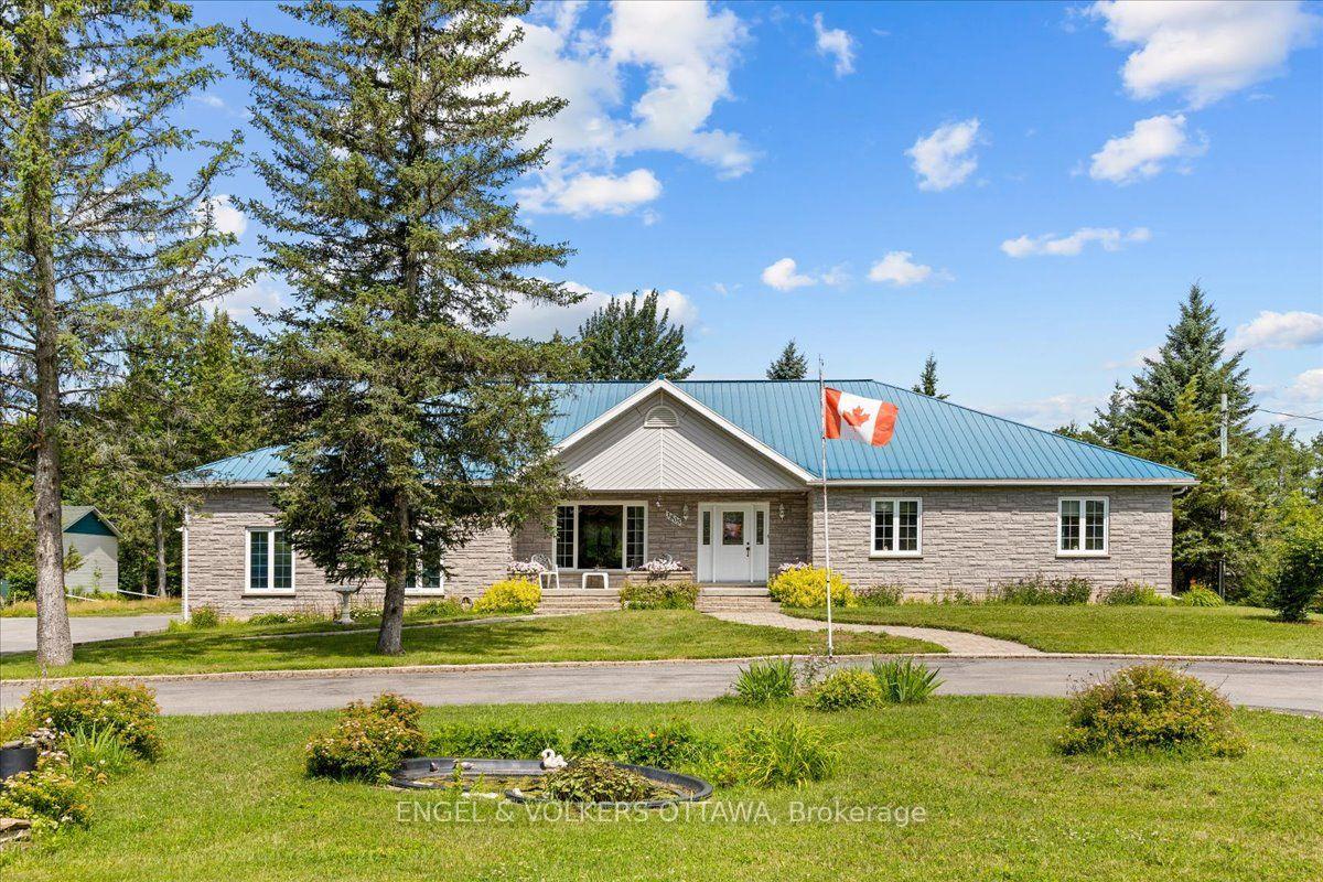 Photo 2 of 3805 Big Rideau Lake Road, Rideau Lakes, Rideau Lakes (South Burgess) Twp — HOMEH