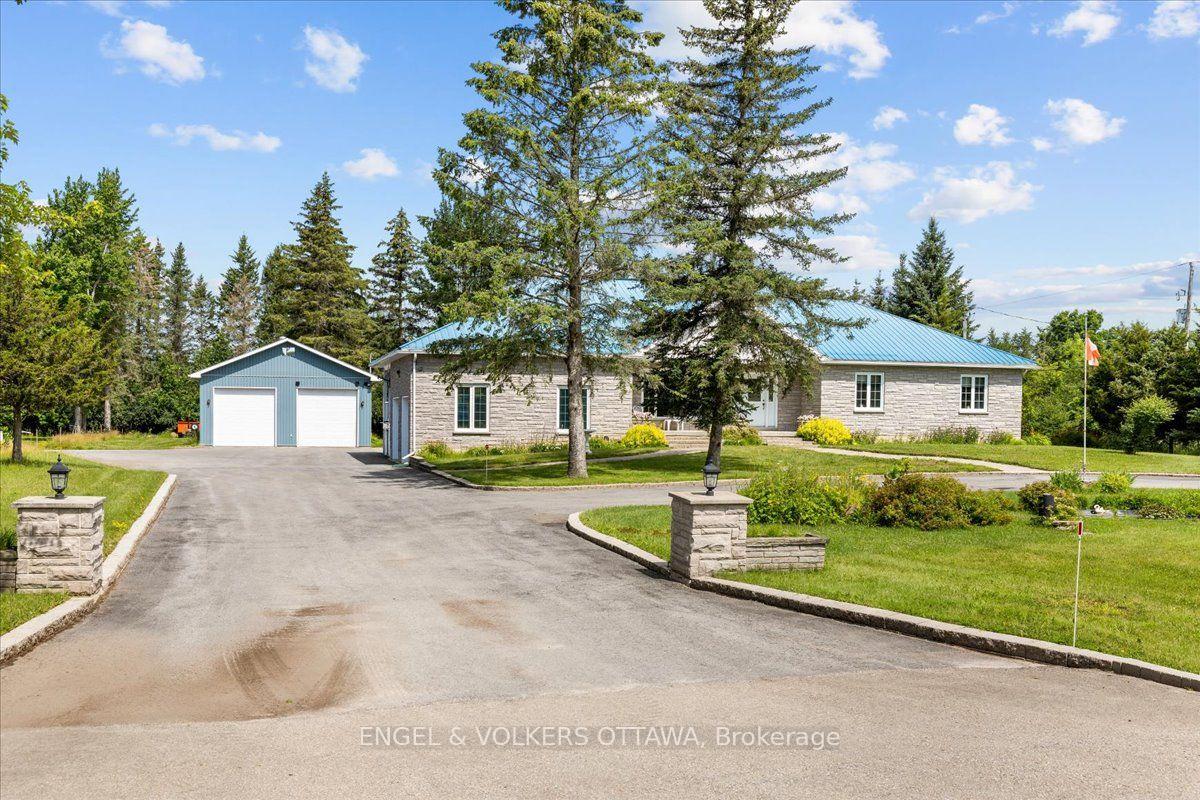 Photo 3 of 3805 Big Rideau Lake Road, Rideau Lakes, Rideau Lakes (South Burgess) Twp — HOMEH