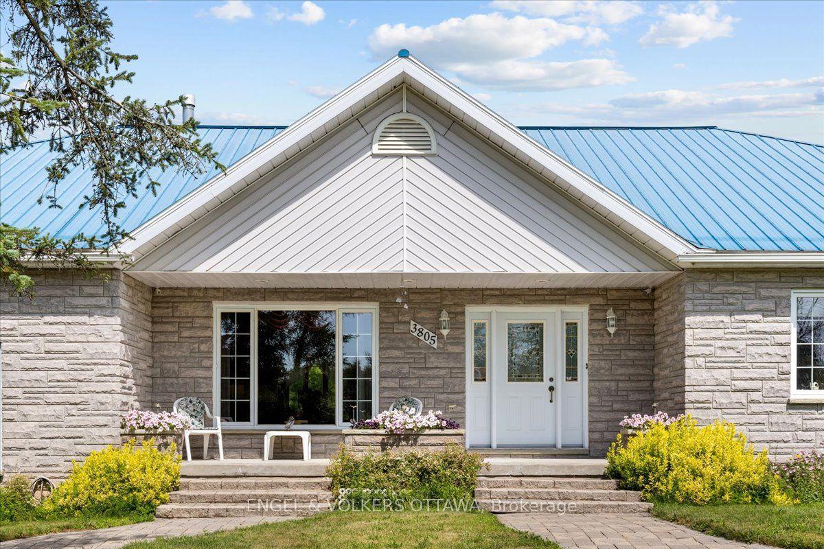 Photo 5 of 3805 Big Rideau Lake Road, Rideau Lakes, Rideau Lakes (South Burgess) Twp — HOMEH