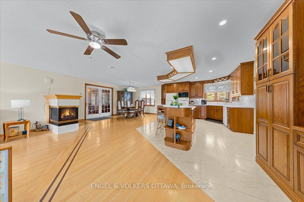 Photo 7 of 3805 Big Rideau Lake Road, Rideau Lakes, Rideau Lakes (South Burgess) Twp — HOMEH