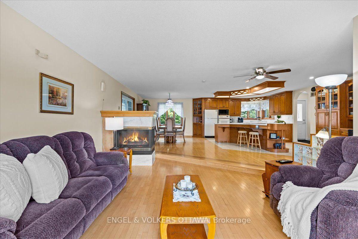 Photo 9 of 3805 Big Rideau Lake Road, Rideau Lakes, Rideau Lakes (South Burgess) Twp — HOMEH