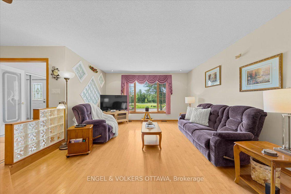 Photo 10 of 3805 Big Rideau Lake Road, Rideau Lakes, Rideau Lakes (South Burgess) Twp — HOMEH