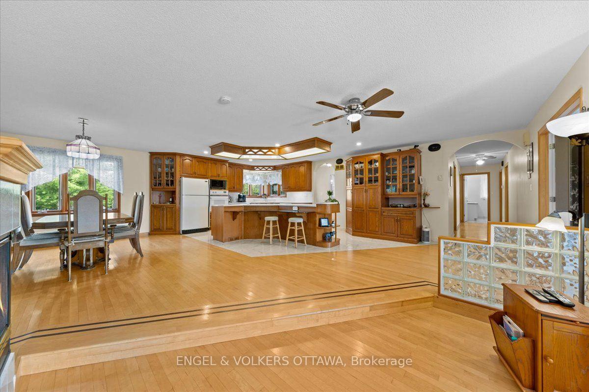 Photo 11 of 3805 Big Rideau Lake Road, Rideau Lakes, Rideau Lakes (South Burgess) Twp — HOMEH