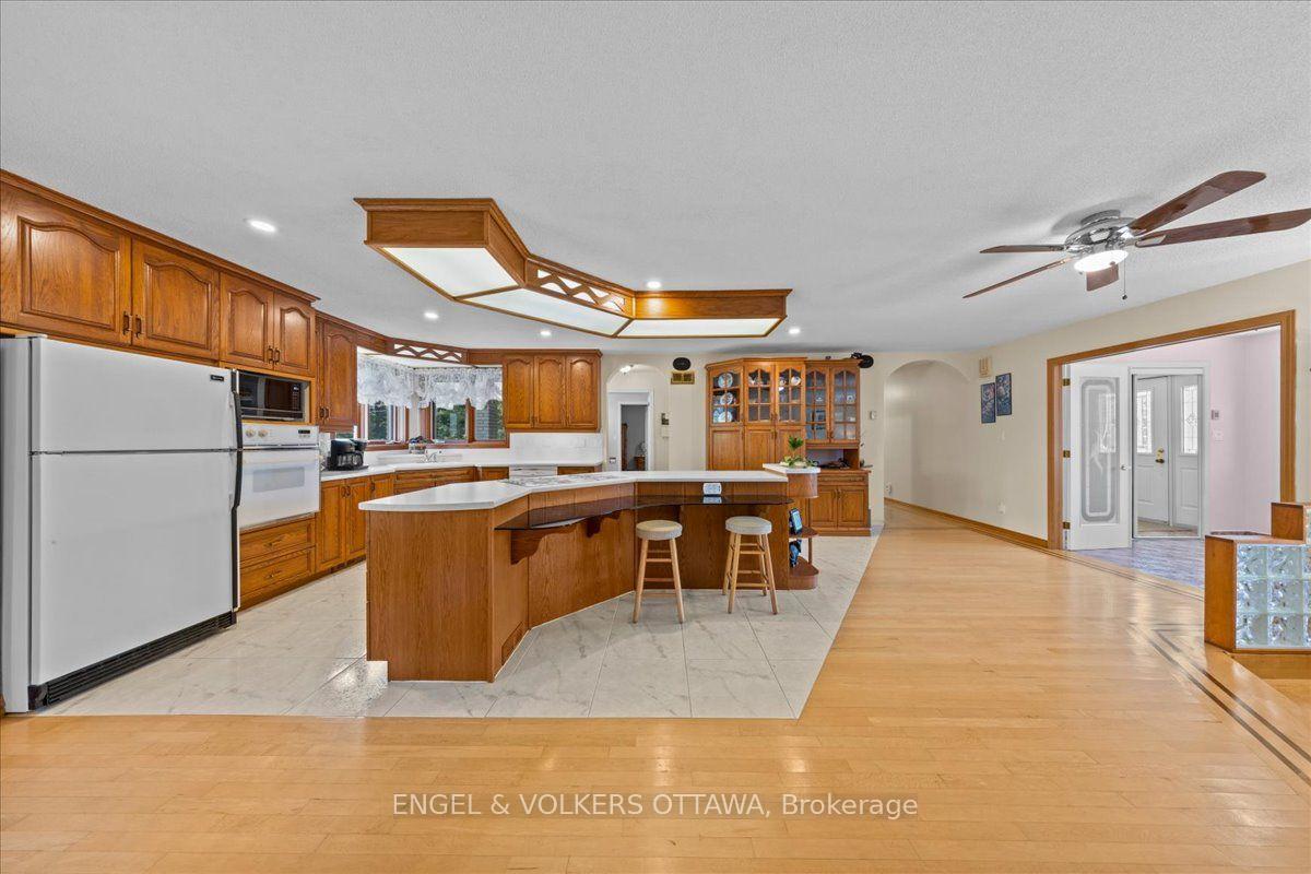 Photo 12 of 3805 Big Rideau Lake Road, Rideau Lakes, Rideau Lakes (South Burgess) Twp — HOMEH