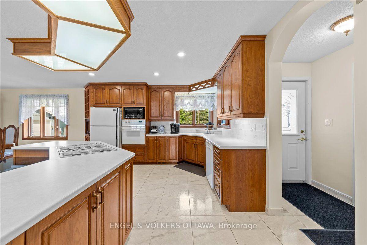 Photo 15 of 3805 Big Rideau Lake Road, Rideau Lakes, Rideau Lakes (South Burgess) Twp — HOMEH