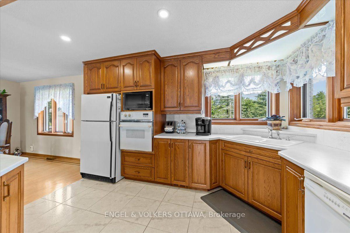 Photo 16 of 3805 Big Rideau Lake Road, Rideau Lakes, Rideau Lakes (South Burgess) Twp — HOMEH
