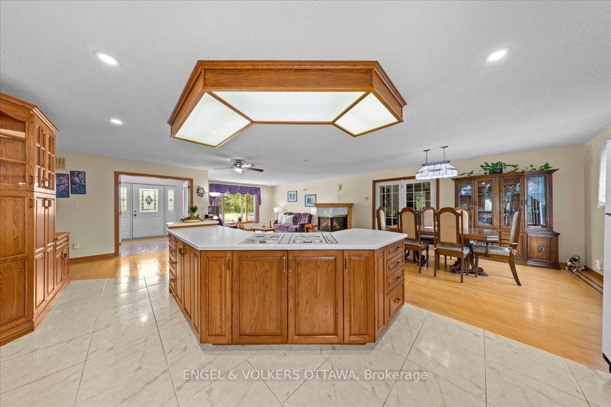 Photo 18 of 3805 Big Rideau Lake Road, Rideau Lakes, Rideau Lakes (South Burgess) Twp — HOMEH