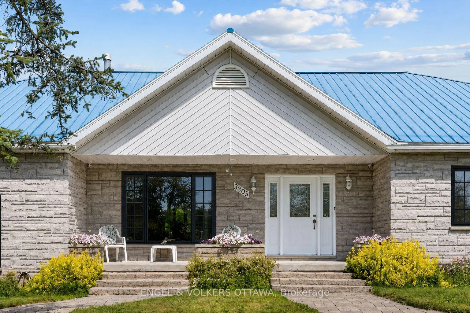 Photo 4 of 3805 Big Rideau Lake Road, Rideau Lakes, Rideau Lakes (South Burgess) Twp — HOMEH