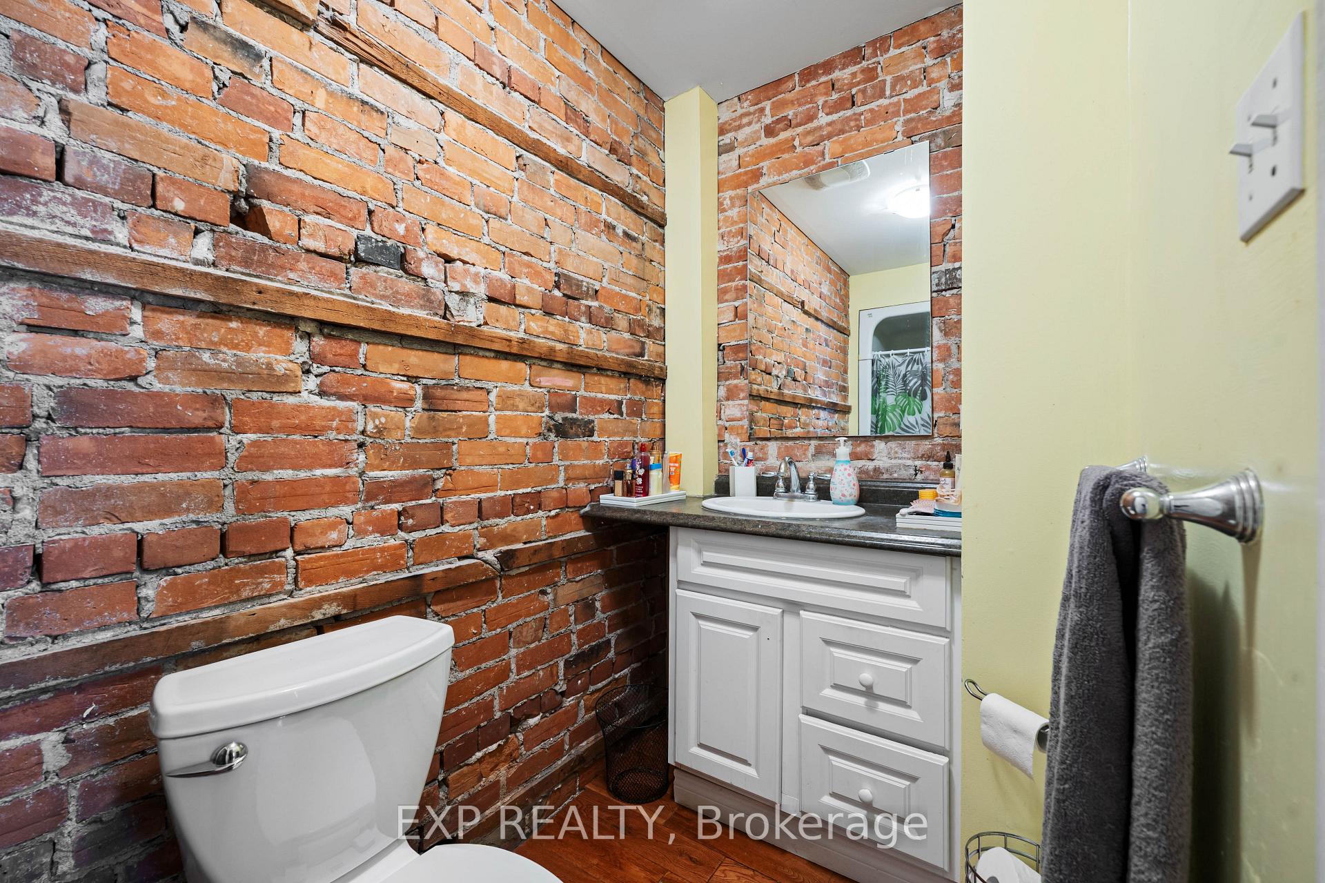 Photo 13 of 48 First Street, Orangeville — HOMEH