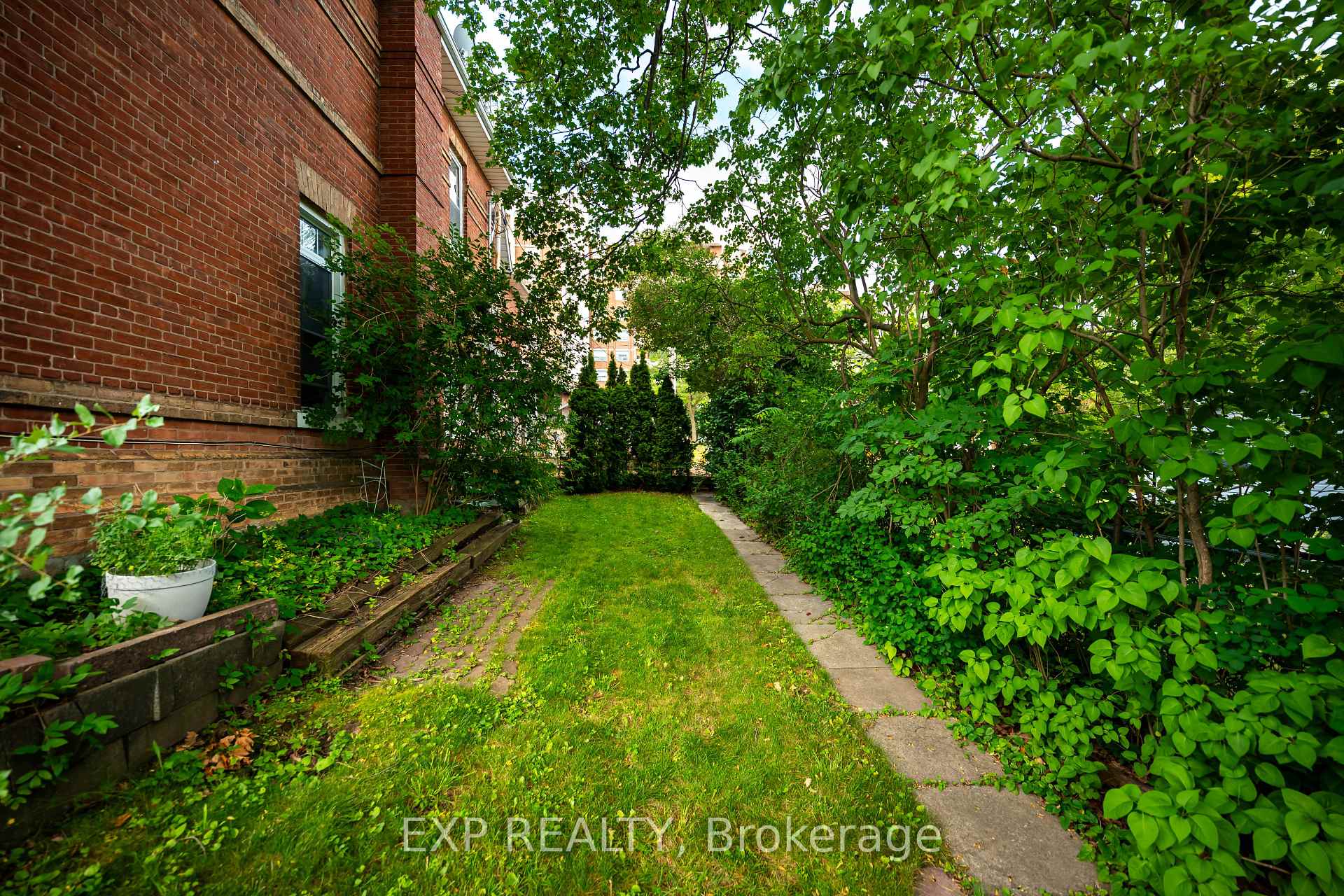 Photo 31 of 48 First Street, Orangeville — HOMEH