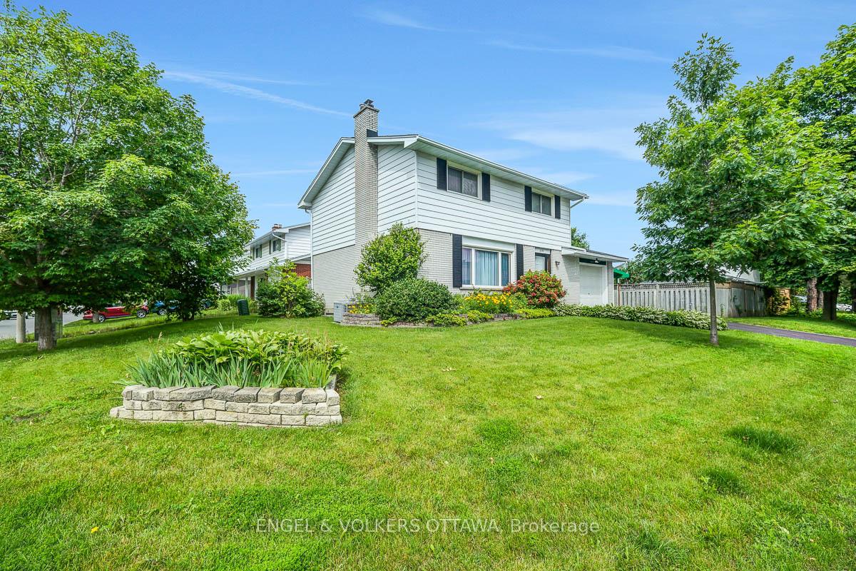 Photo 3 of 2695 Hickson Crescent S, Ottawa, Redwood Park — HOMEH