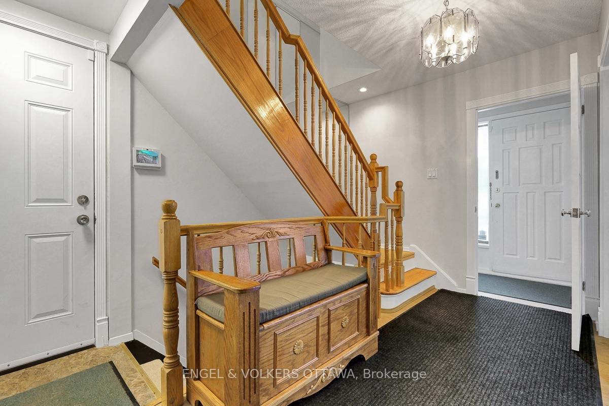 Photo 6 of 2695 Hickson Crescent S, Ottawa, Redwood Park — HOMEH