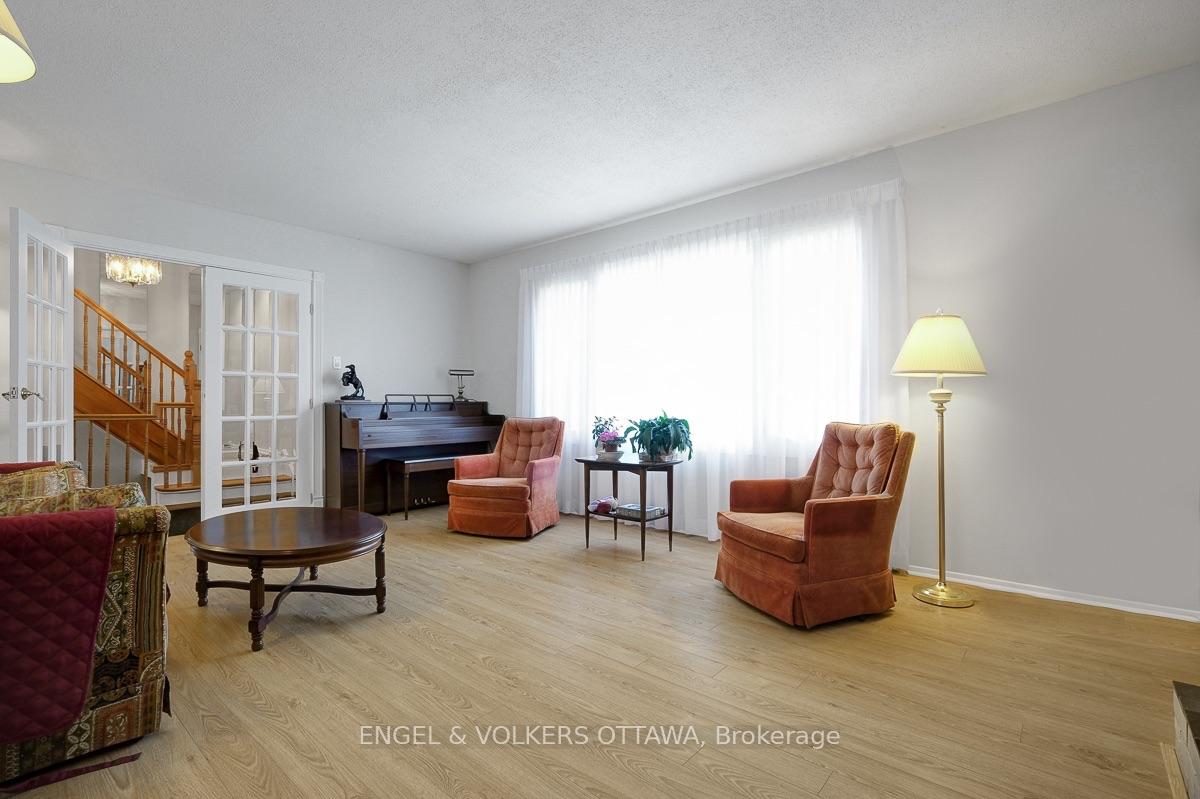 Photo 12 of 2695 Hickson Crescent S, Ottawa, Redwood Park — HOMEH