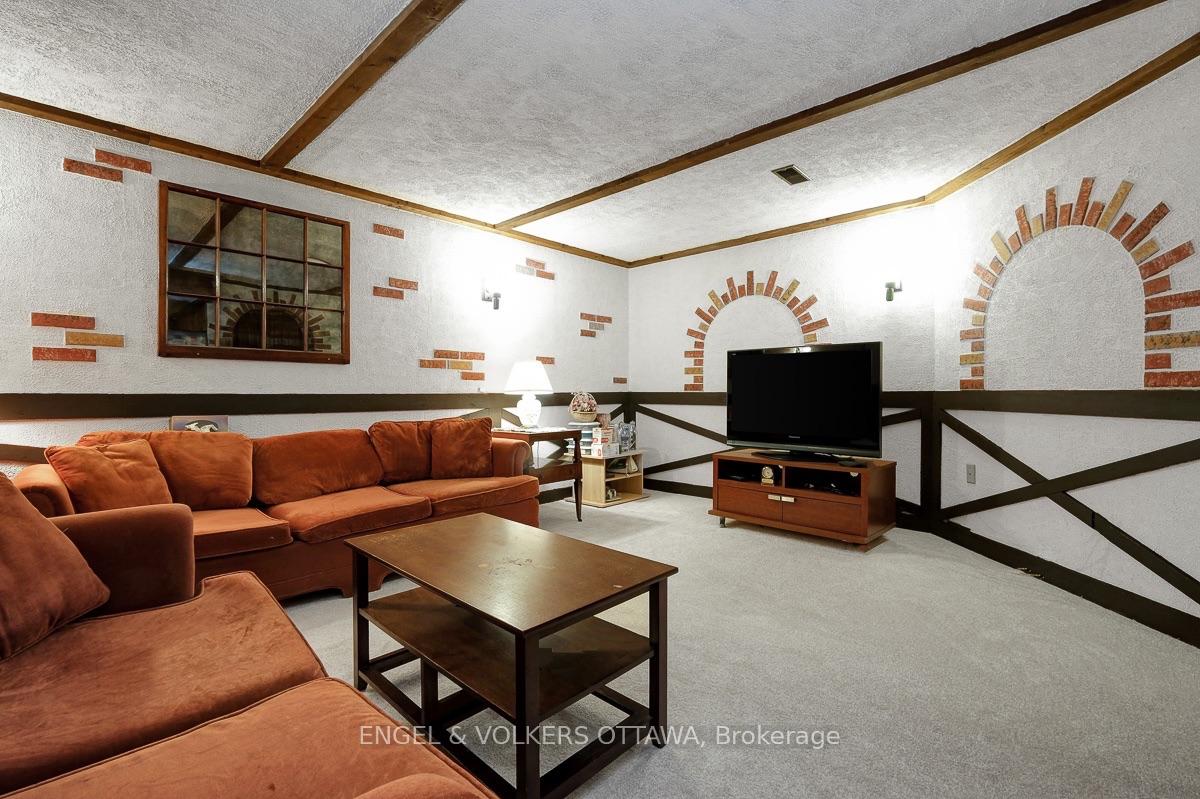 Photo 33 of 2695 Hickson Crescent S, Ottawa, Redwood Park — HOMEH