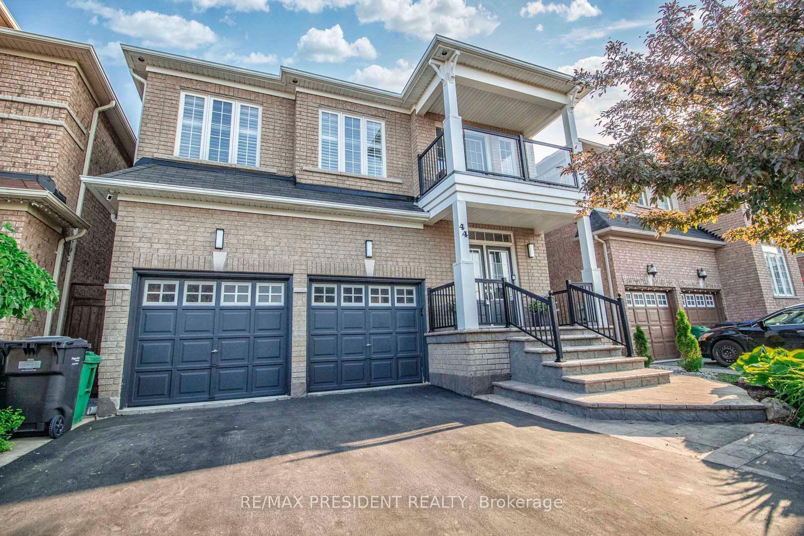 Photo 2 of 44 Robitaille Drive, Brampton, Sandringham-Wellington — HOMEH
