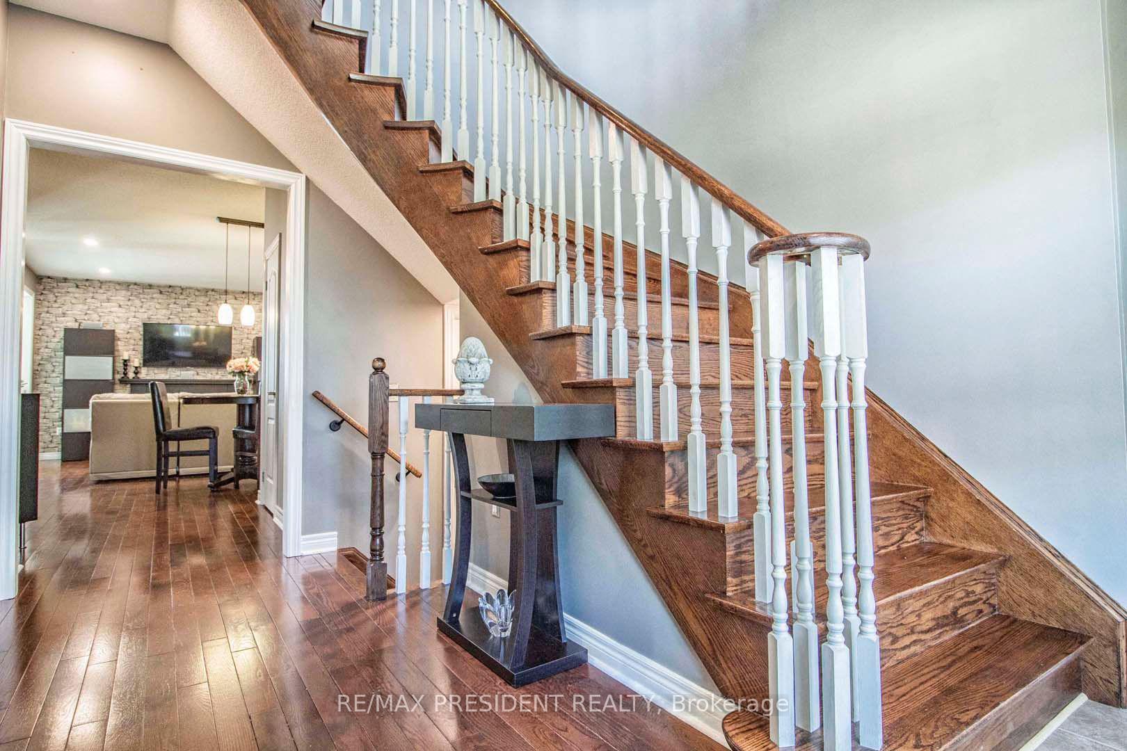 Photo 5 of 44 Robitaille Drive, Brampton, Sandringham-Wellington — HOMEH