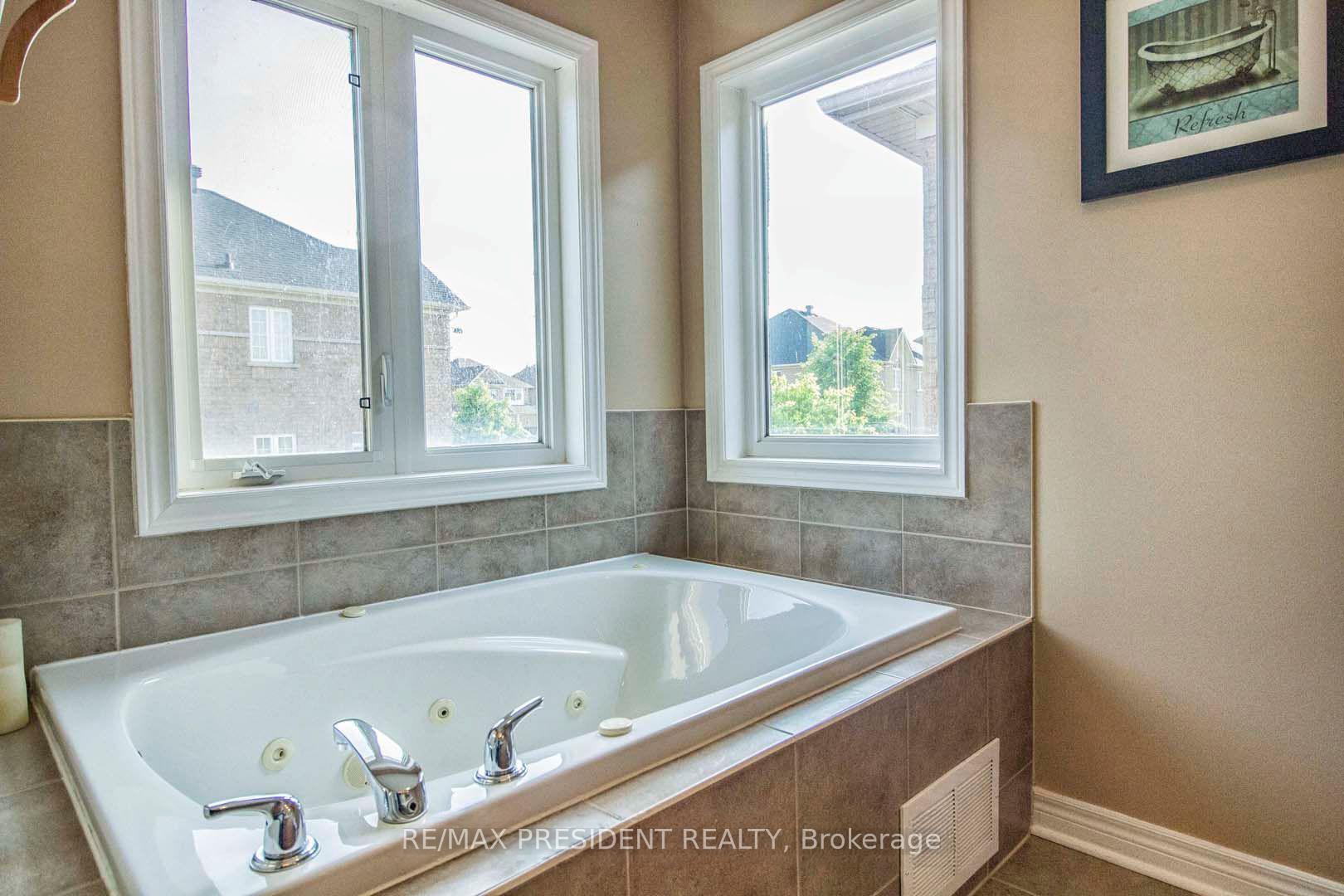 Photo 17 of 44 Robitaille Drive, Brampton, Sandringham-Wellington — HOMEH