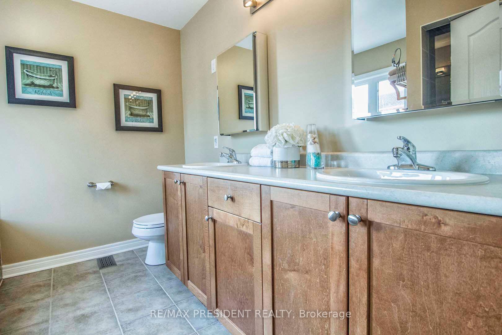 Photo 21 of 44 Robitaille Drive, Brampton, Sandringham-Wellington — HOMEH