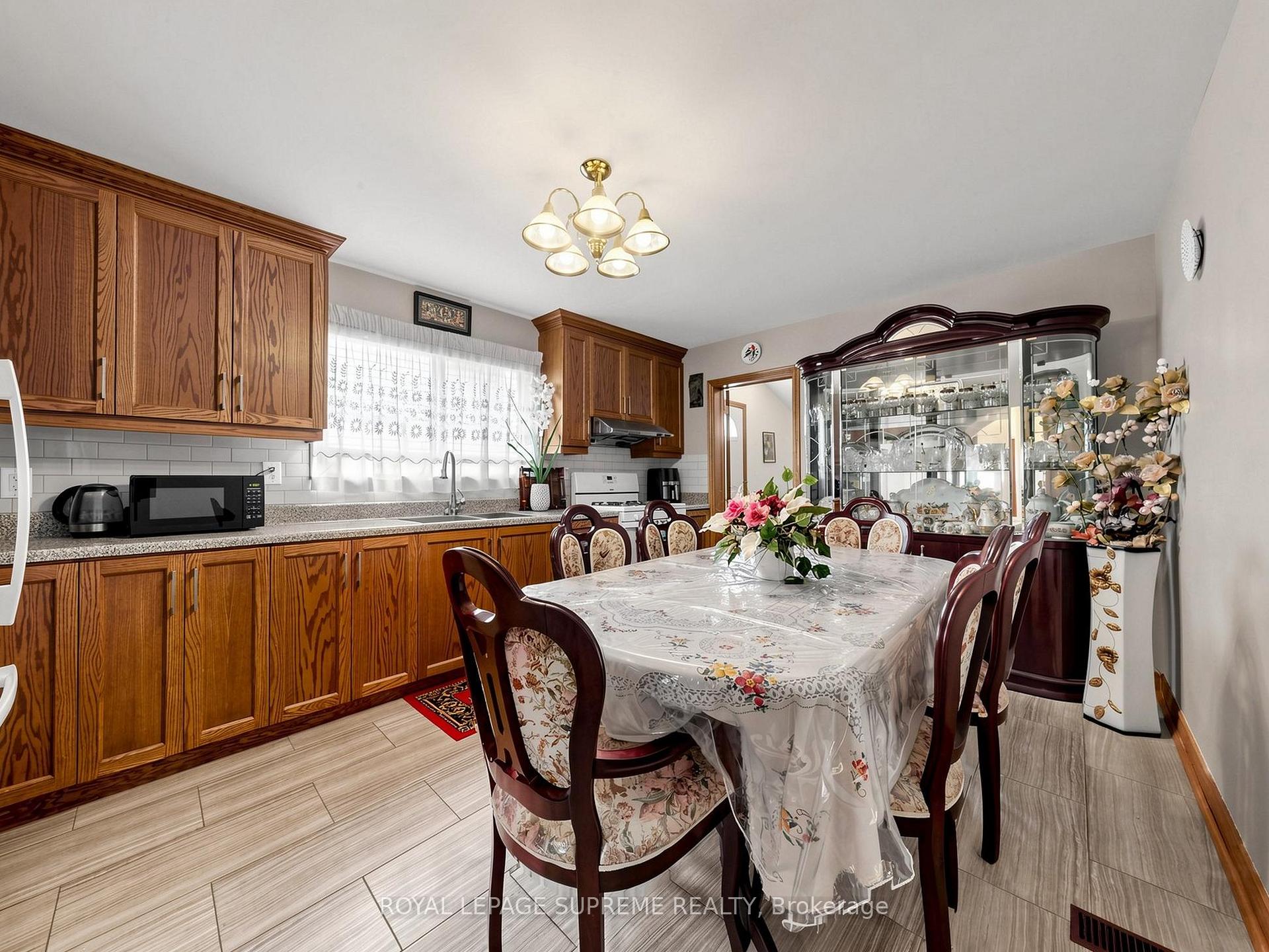 Photo 5 of 196 Palmerston Avenue, Toronto, Palmerston-Little Italy — HOMEH