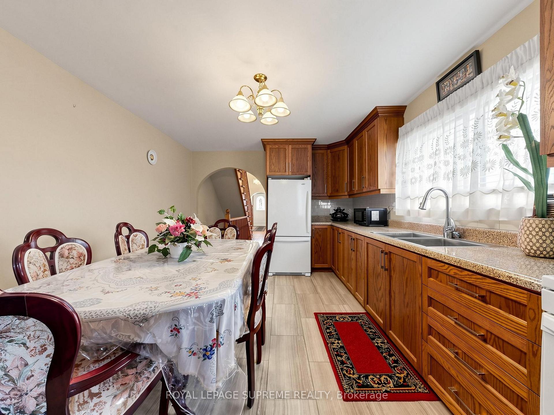 Photo 7 of 196 Palmerston Avenue, Toronto, Palmerston-Little Italy — HOMEH