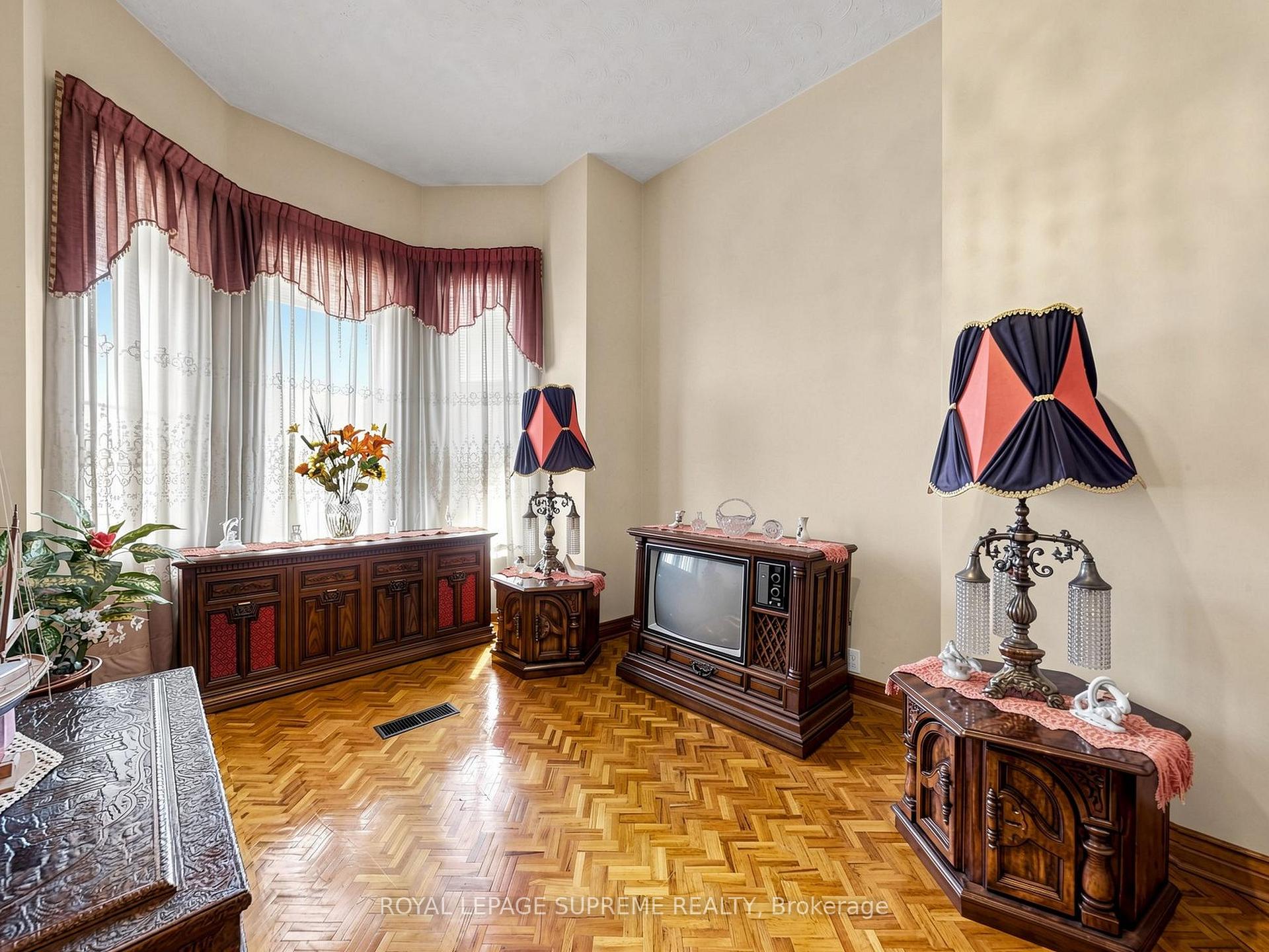 Photo 11 of 196 Palmerston Avenue, Toronto, Palmerston-Little Italy — HOMEH