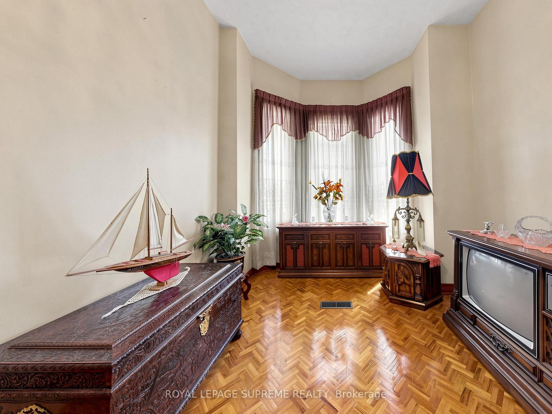 Photo 12 of 196 Palmerston Avenue, Toronto, Palmerston-Little Italy — HOMEH